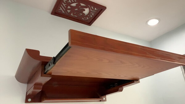 Bàn thờ treo tường có ngăn kéo làm từ nhiều loại gỗ khác nhau